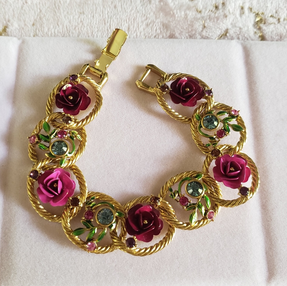 JOAN RIVERS | Roses Bracelet 🌹 - Picture 3 of 17